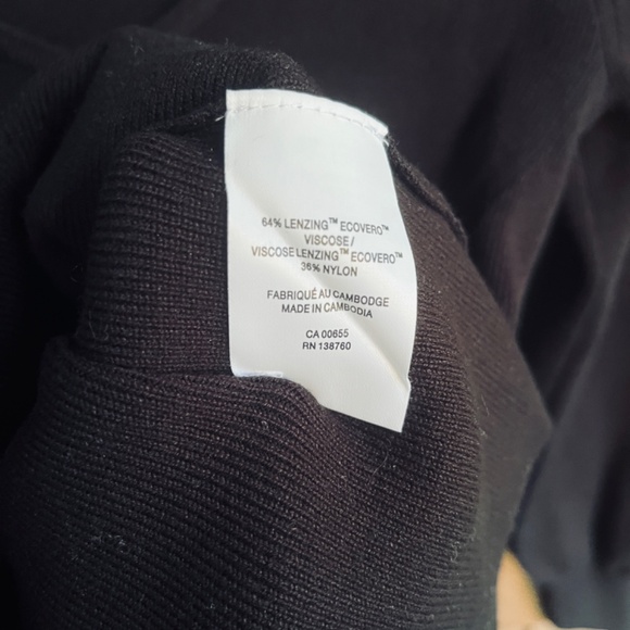 Signature Reitmans Viscous Blend Black Deep Neckline Fitted Pullover Sweater SP - Picture 6 of 12